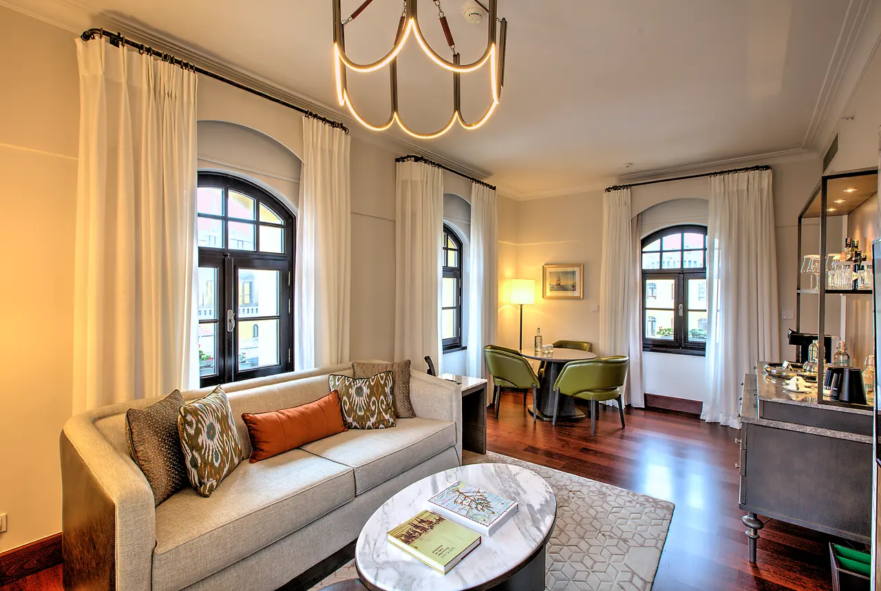Four Seasons Hotels & Resorts