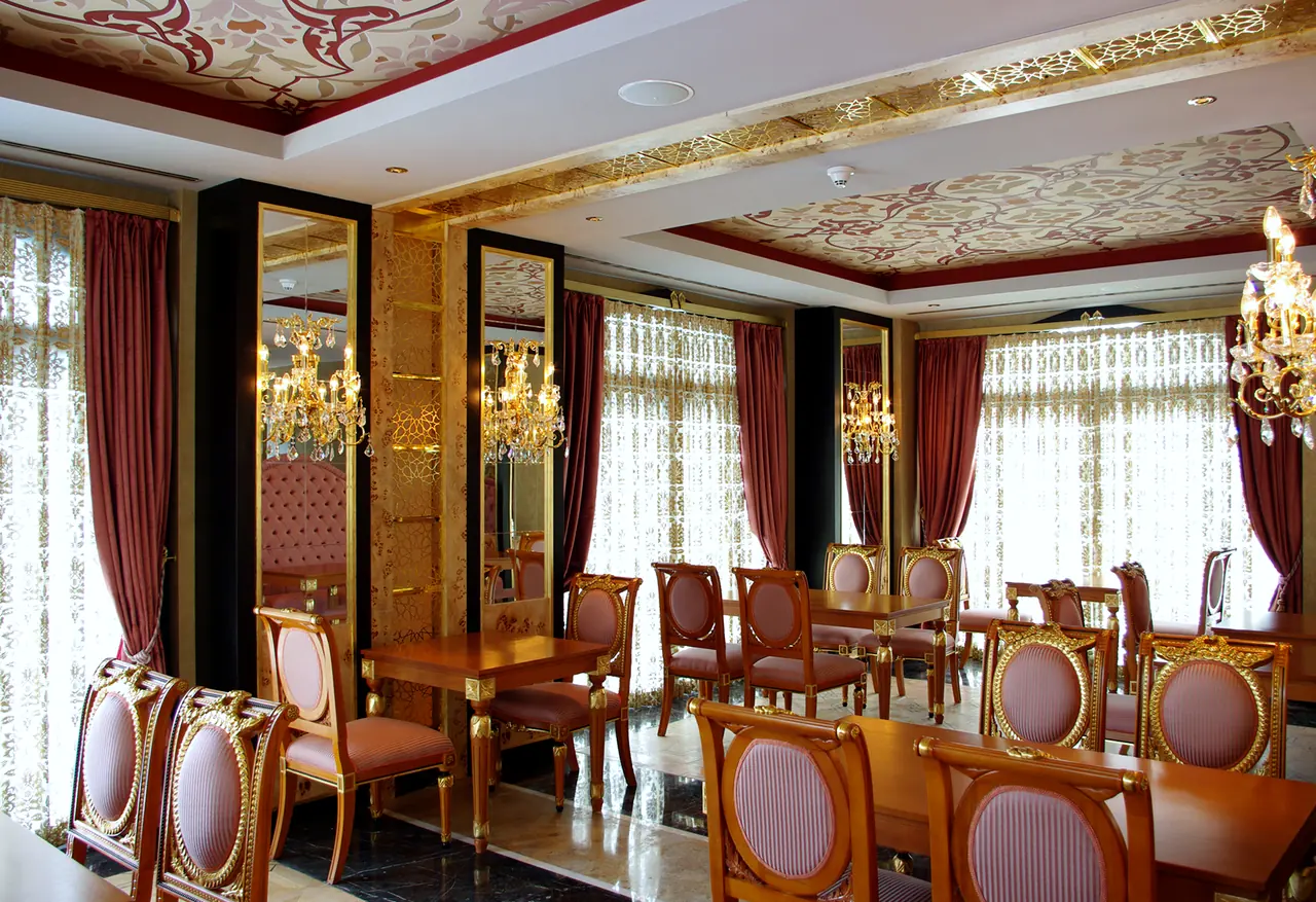 Mardan Palace — Dining room with draped windows and ornamented ceiling