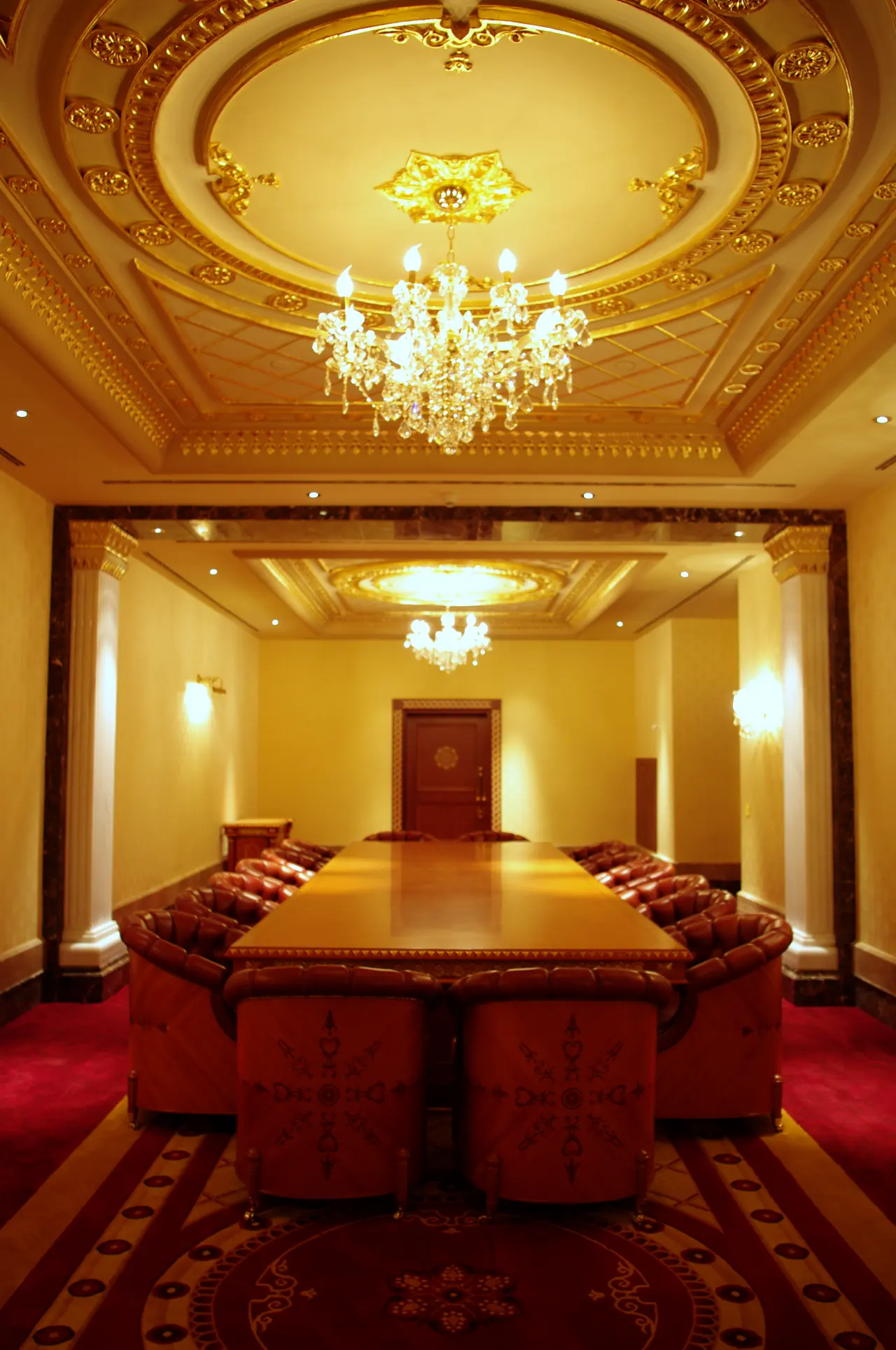 Mardan Palace — Meeting room with gilded ceiling rose and chandelier