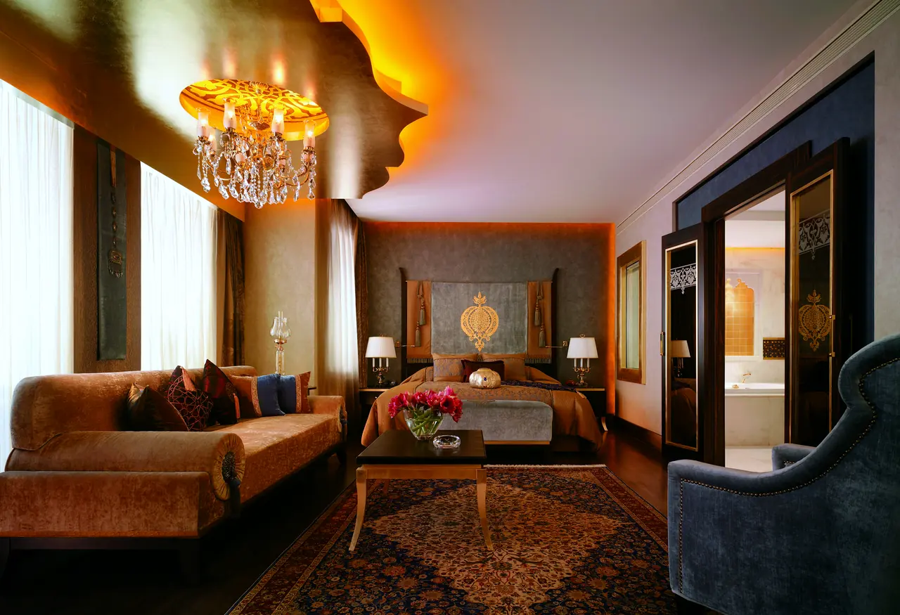 Mardan Palace — Suite with sculpted ceiling edge, chandelier and seating