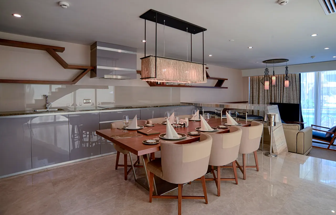 Rixos Premium Belek — Dining area with timber table and chandelier above